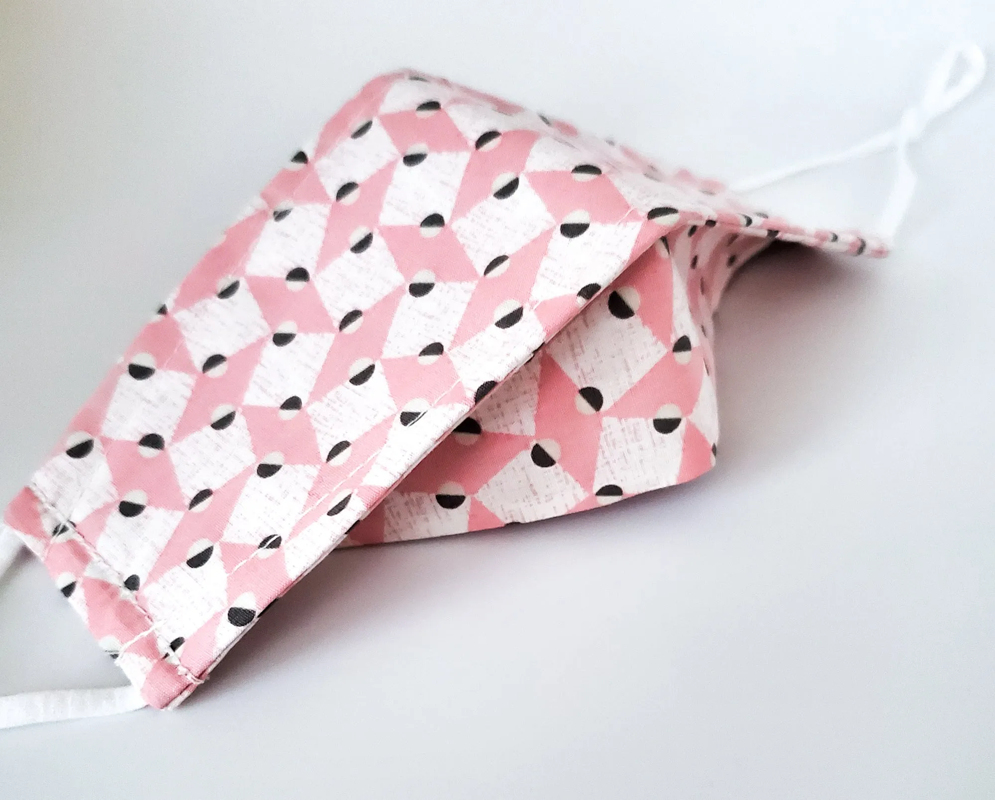 3D Origami Mask in Pink Blocks