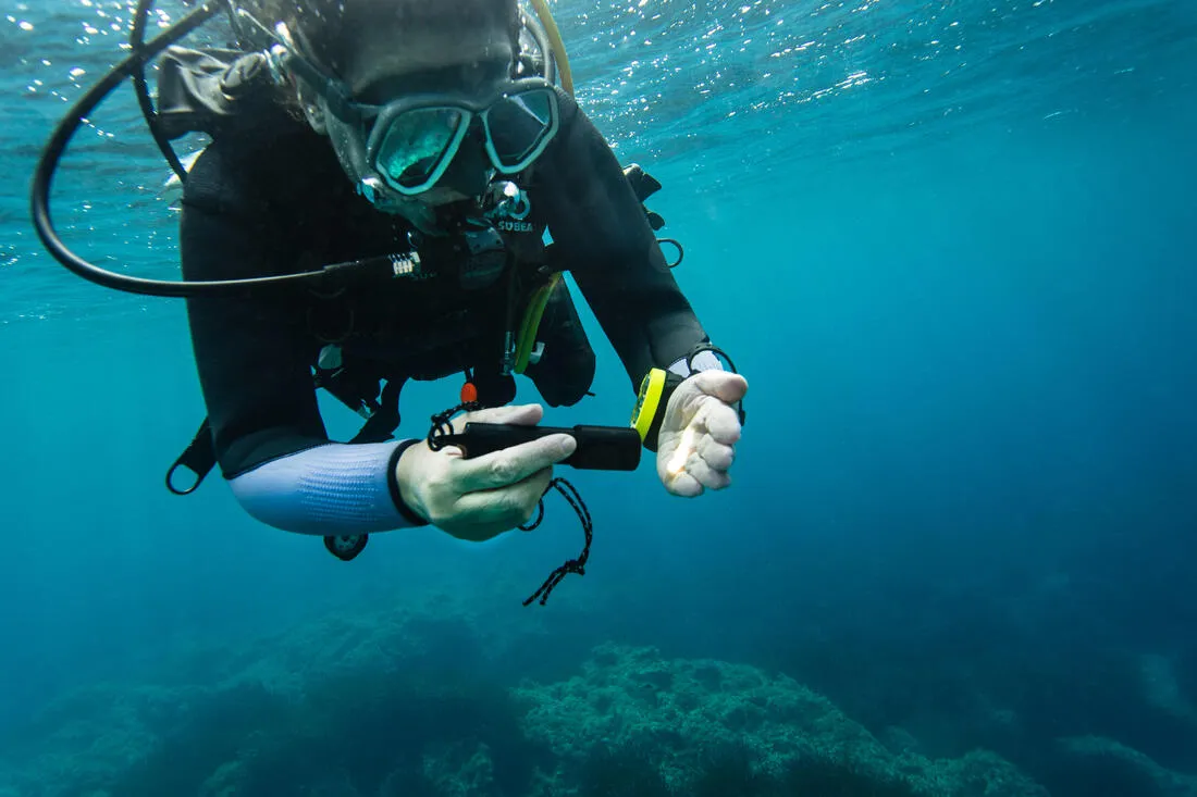 Scuba Diving torch 1,000 lm black