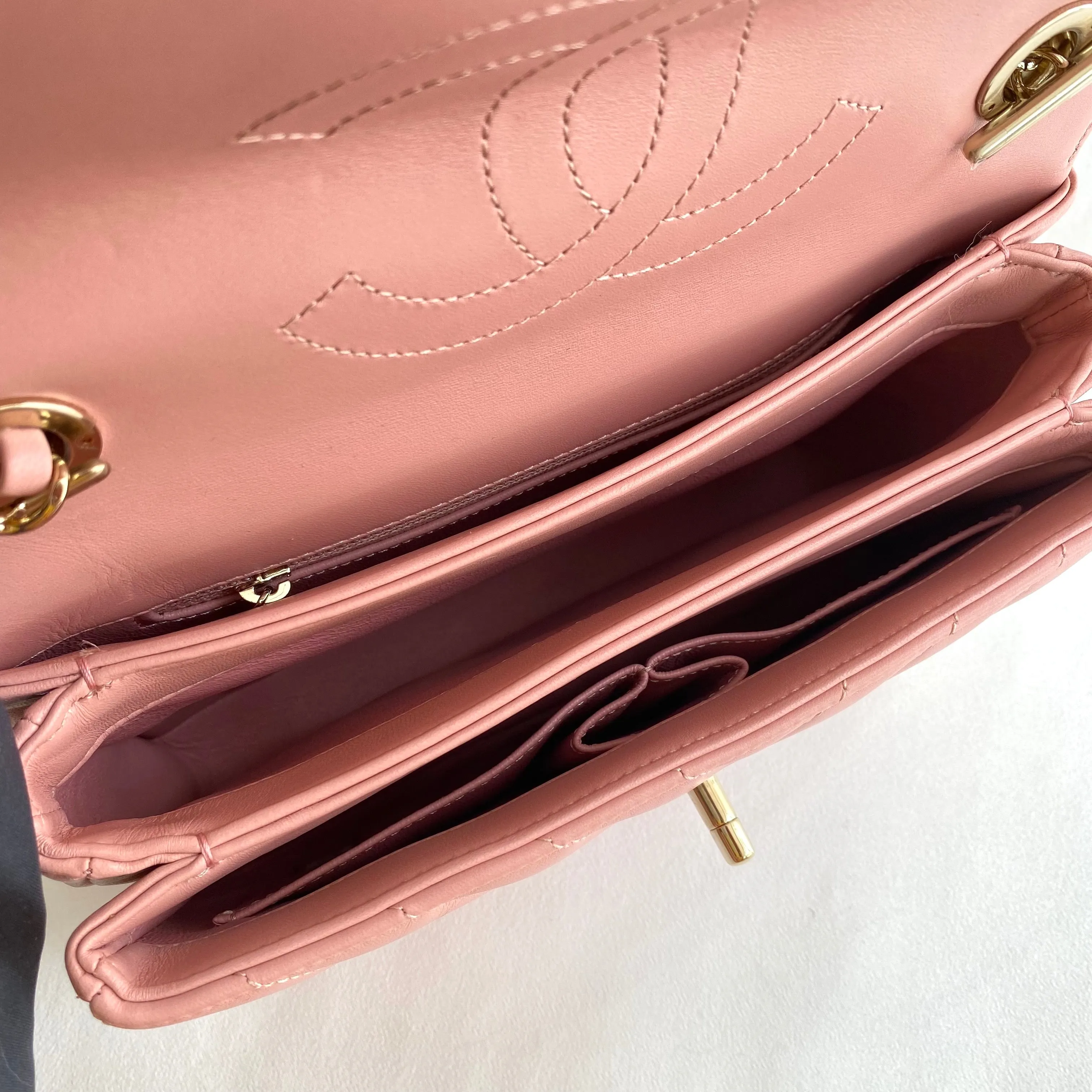 Small Trendy CC Flap Bag with Top Handle in Chevron Pink Lambskin