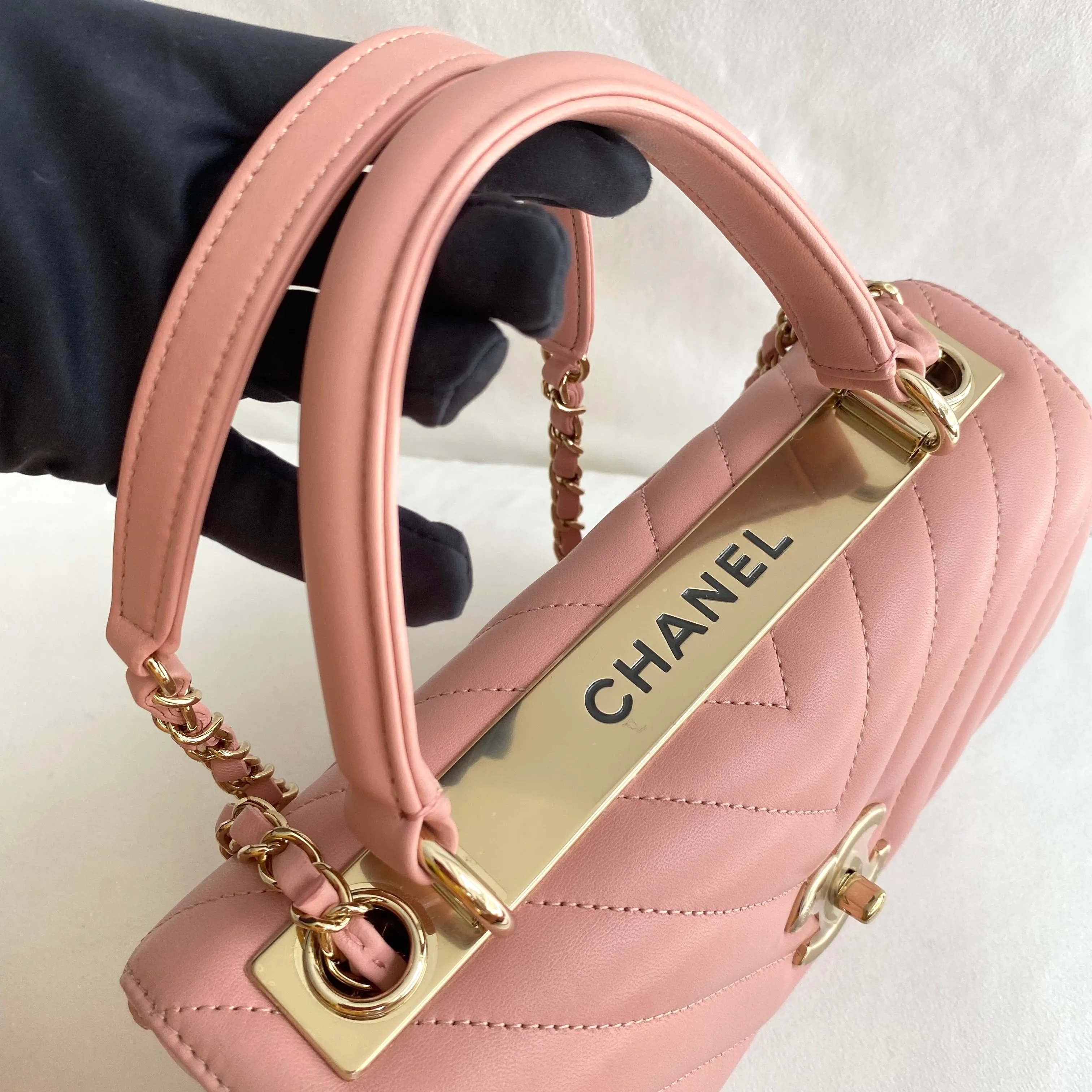 Small Trendy CC Flap Bag with Top Handle in Chevron Pink Lambskin