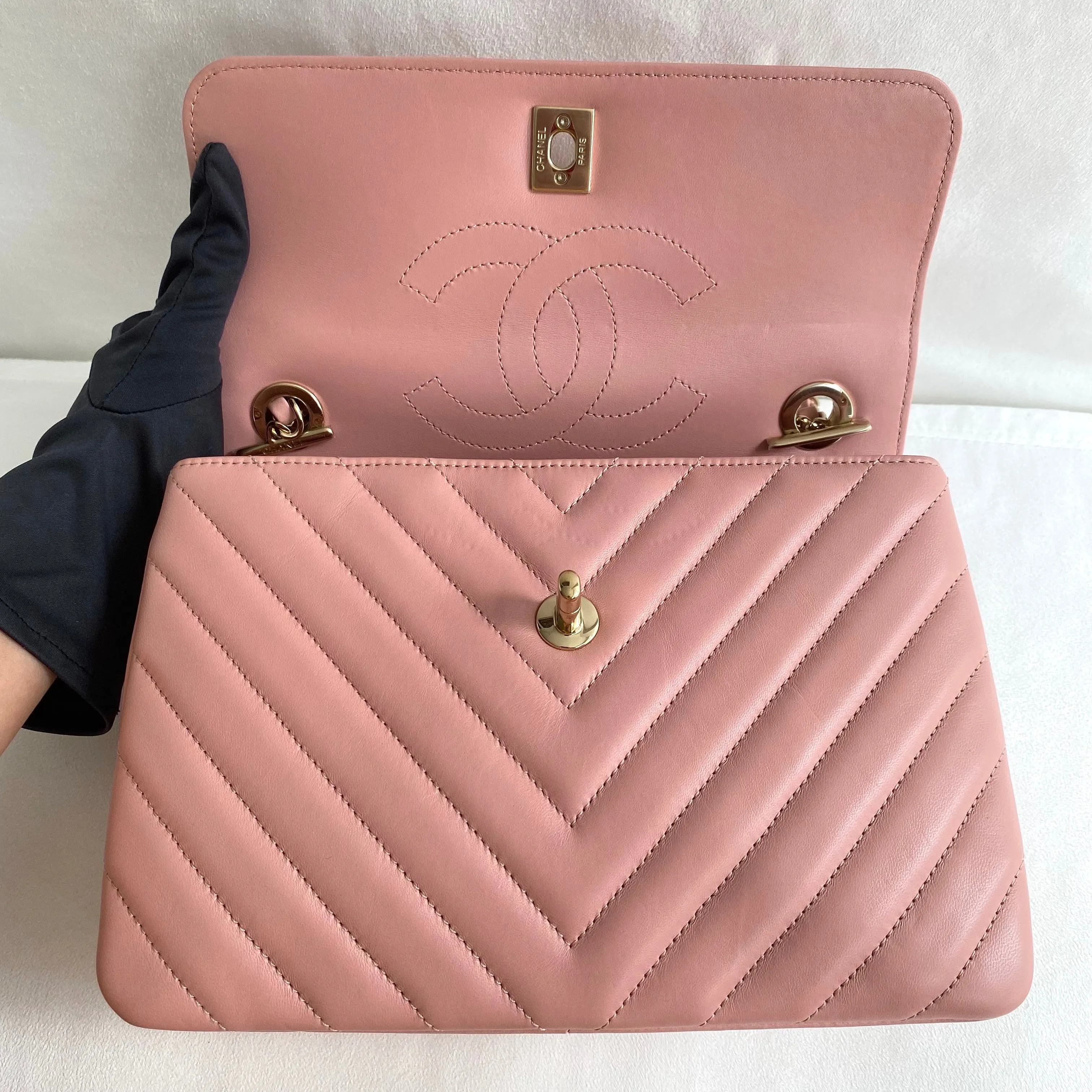 Small Trendy CC Flap Bag with Top Handle in Chevron Pink Lambskin